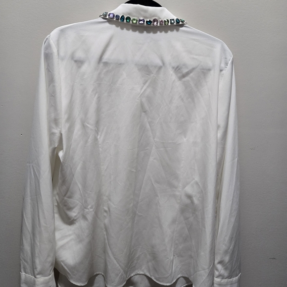 Melanie Lyne- White button down shirt ✨️ - Picture 3 of 4